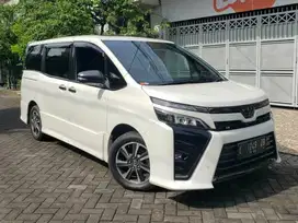 TOYOTA VOXY 2.0 MATIC 2018 / KM 50 RIBU , TERMURAH BERGARANSI