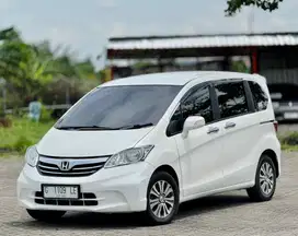 DP 5 jt! Honda Freed PSD Matic 2013 Antik Spt Baru!!