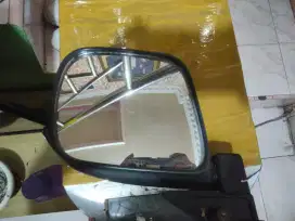 Spion mobil sebelah kiri