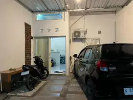 Rumah dekat jln raya ada carport