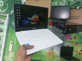 Notebook Asus Slim Model Baru Pakai SSD