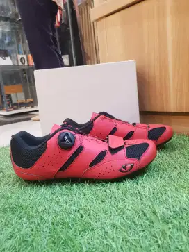 SEPATU ROAD SAVIX II BRIGHT RED