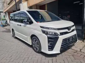 TOYOTA VOXY 2.0  A/T 2018 PUTIH