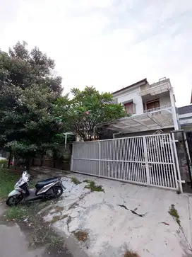 Rumah 2 Lantai Mewah Siap Huni di Harapan Indah Bekasi