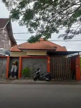 Disewakan Rumah Bangunan Lantai 1 Lokasi Pura Demak Barat