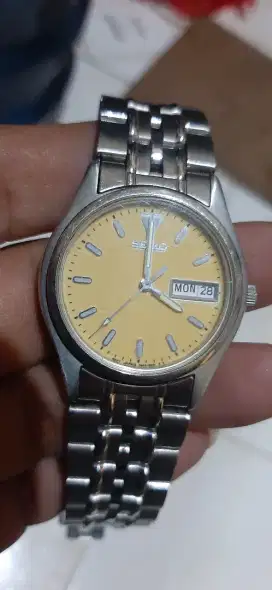 Jam tangan seiko