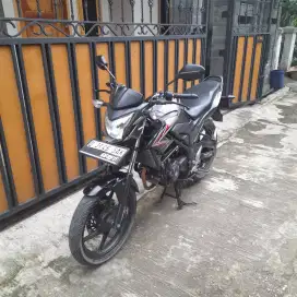 Honda CB 150R 2013 kumplit isi