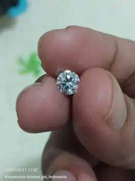 Berlian Moissanite Sertifikat GRA (1.00 ct)