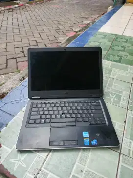 Laptop Dell Latitude E7250 Core i5 Batre Awet. Serbaguna (Siap Pakai)