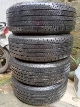 BAN 215/60 R17 APOLLO APTERRA