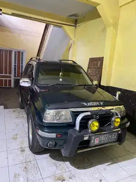 Suzuki escudo bensin 2001 2000cc antik