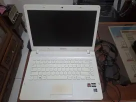 Jual Cepat Laptop Samsung i3 275e4v AMD E1 l1500 Ram 4GBHDD 500GB