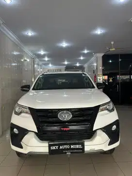 Toyota Fortuner VRZ TRD Putih 2018