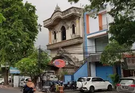 Di kontrakkan ruko di pusat kota Denpasar, Bali