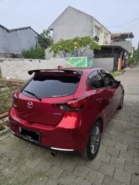 Mobil mazda2 Warna merah