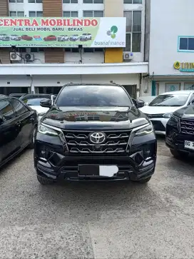 Fortuner GR 2.8 AT 2022 hitam istimewa dp 50 jt