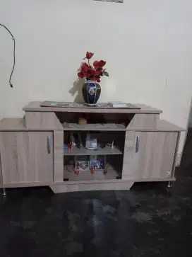 Dijual cepat..lemari makan,meja makan,buffet tv,lemari pakaian jati..