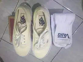 Sepatu Vans Authentic White