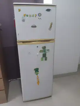 Jual cepat dan murah kulkas merek Goldstar 2 pintu atas bawah