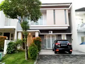 Disewakan Rumah 2 Lantai Furnish di Woodland Citraland, Surabaya