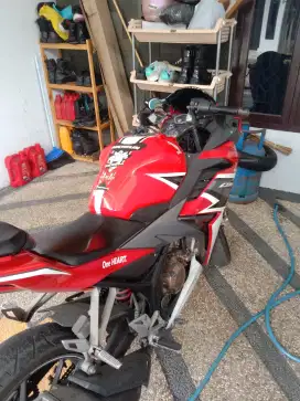 CBR 150r standard