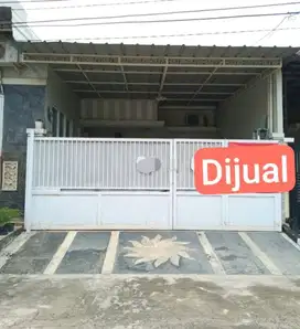 Rumah putih minimalis di prima harapan