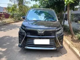 TOYOTA VOXY AUTOMATIC 2.0L TAHUN 2019 HITAM