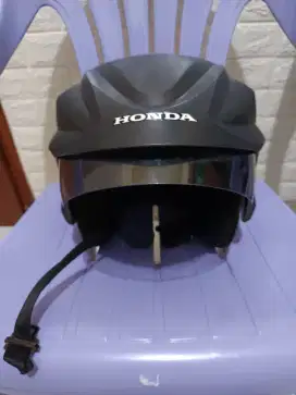 Helm bawaan motor honda