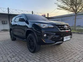 TOYOTA FORTUNER VRZ TRD DP7JUTA