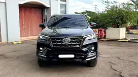 km 12 ribu toyota fortuner vrz gr sport 2022 pakai 2023 hitam tgn 1