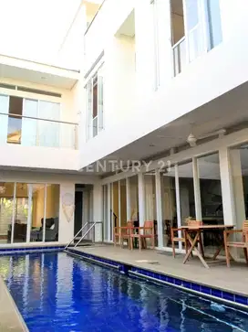 Rumah Modern Style 3 Lantai Daerah Puri Mutiara Ay12875