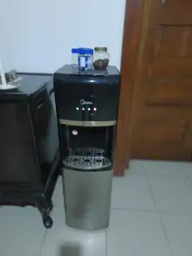 Dispenser Midea galon bawah