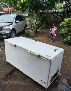 Box freezer 750 liter dijual 1,5 juta