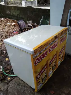 Box freezer 300 liter dijual 500 rb