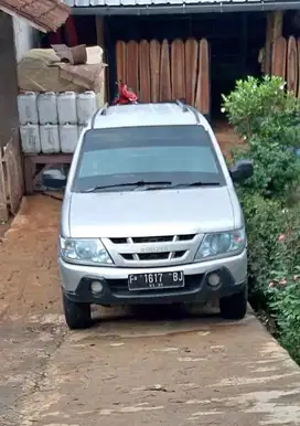 Mulus Siap Pakai ! Isuzu Panther LM 2.5 Manual Warna Silver Tahun 2005