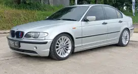 BMW 318i 2002 Bensin