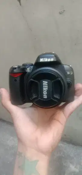 Kamera Nikon D40 dan dapat dua lensa tambahan