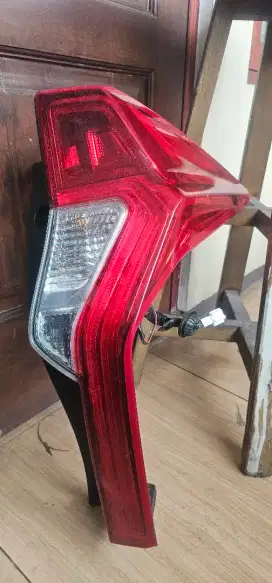 Lampu belakang pajero kanan