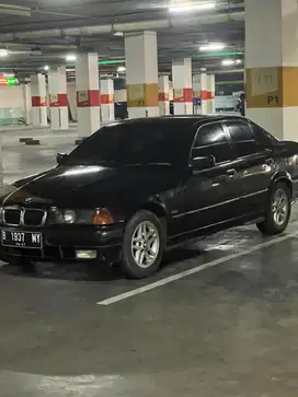 BMW 318i 1999 Bensin