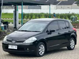 Nissan latio hatchback