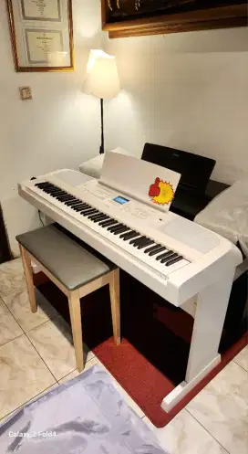 Yamaha DGX-670 White Putih Digital Piano Clavinova Arius YDP