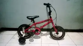 Dijual sepeda BMX POLYGON anak msih bagus ban msih tebal tinggal pakai