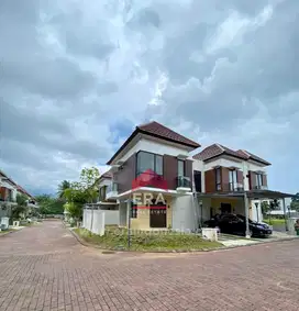 Rumah 2 lantai minimalis lingkungan asri hollanf village lippo