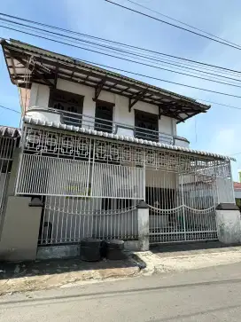 Dijual rumah kost kostan 2 lantai total 8 kamar tidur dan 4 k mandi