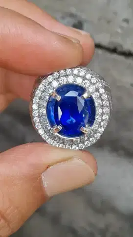 Blue Sapphire 5.27 ct Ring Perak Microsetting