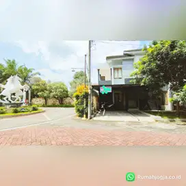 rumah bagus 2 lantai dalam  perumahan brajan kasihan bantul