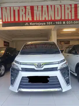 TOYOTA VOXY 2.0 AT 2021