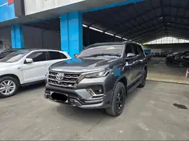 Toyota Fortuner 2.8 VRZ GR Sport Diesel AT Matic 2023 / Pajero Sport