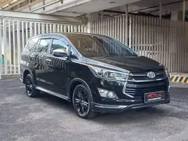 toyota innova venturer 2.4 diesel AT 2018 hitam