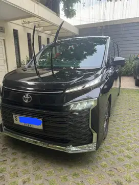 Toyota Voxy 2023 Bensin